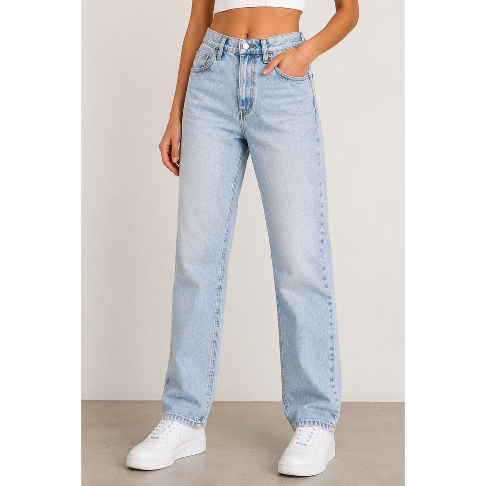 Free Planet Women's 28x30 Light Wash Straight Leg Mom Jeans High Rise Minimalist